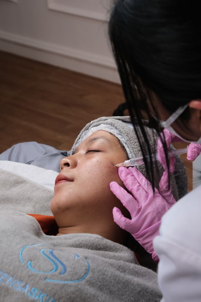 Aesthetic treatment being administered in a clinic setting, showcasing professional care.